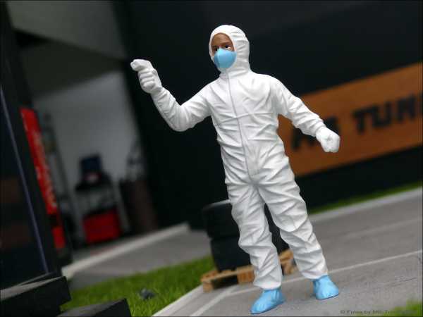 1:18 Corona Tester Figure